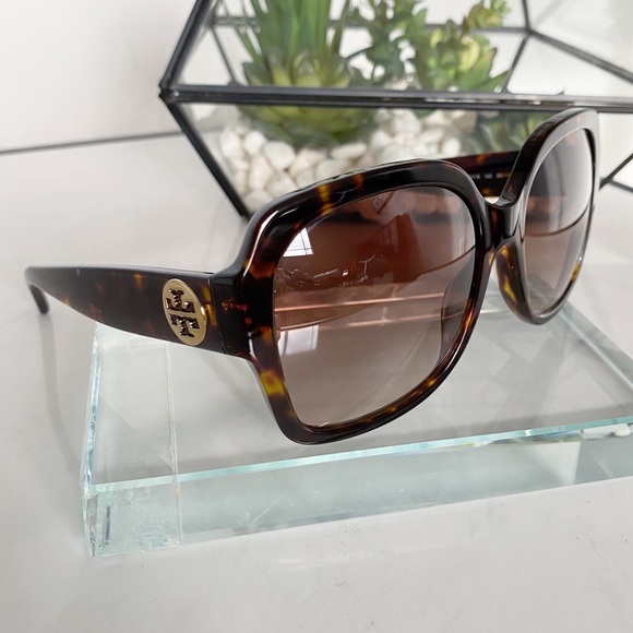 Tory Burch Accessories - SOLD▪️ɴᴡᴛ ᴛᴏʀʏ ʙᴜʀᴄʜ ʀᴇᴠᴀ ᴛᴏʀᴛᴏɪsᴇ sᴜɴɢʟᴀssᴇs
